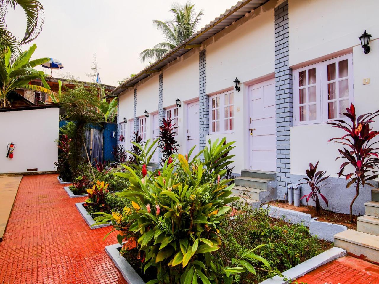 Oyo 22056 Arambol Plaza Beach Resort Exterior photo