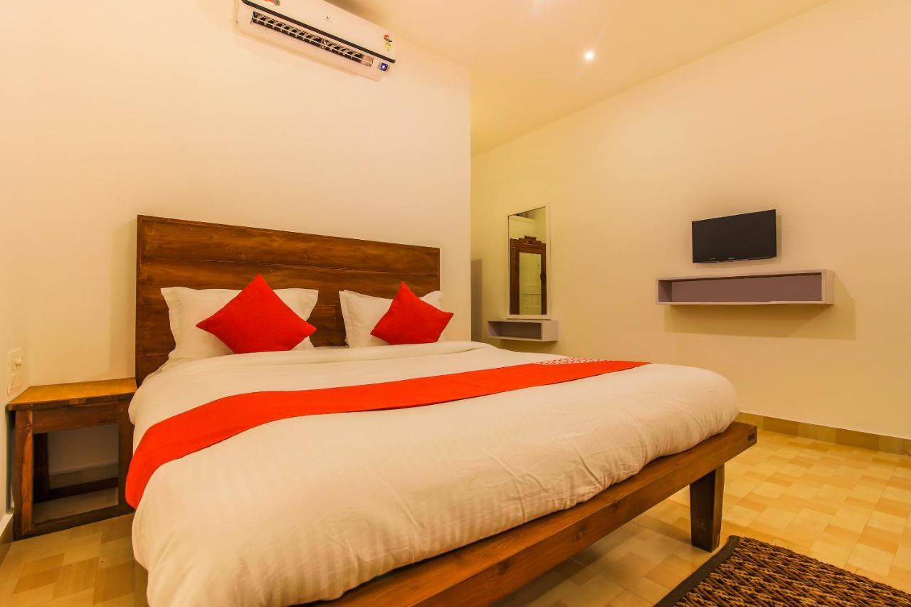 Oyo 22056 Arambol Plaza Beach Resort Exterior photo